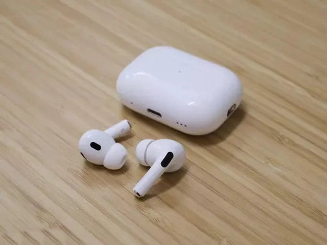 Wireless Bluetooth Earbuds with Charging Case (White)